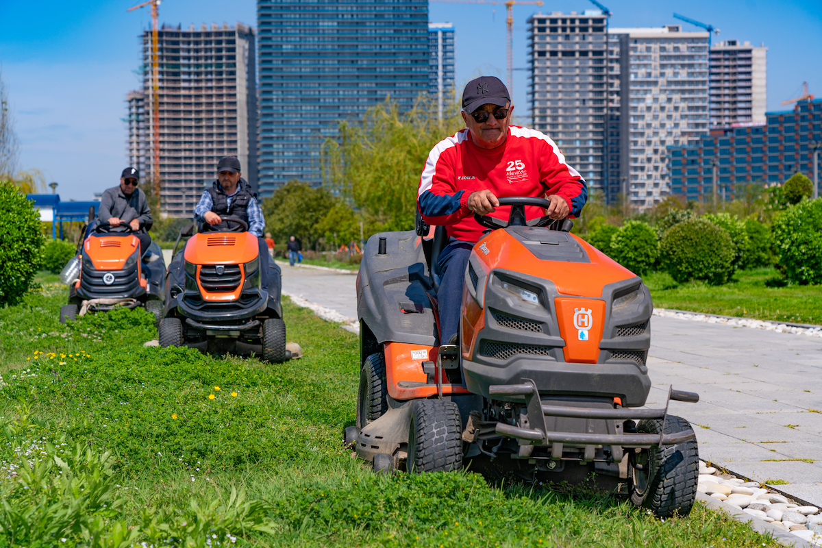 Mowing And The Spread of Weeds